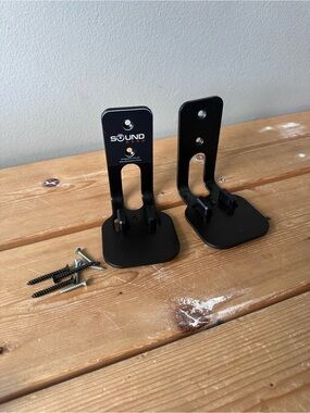 2 Sonos speaker Wall Mounts
